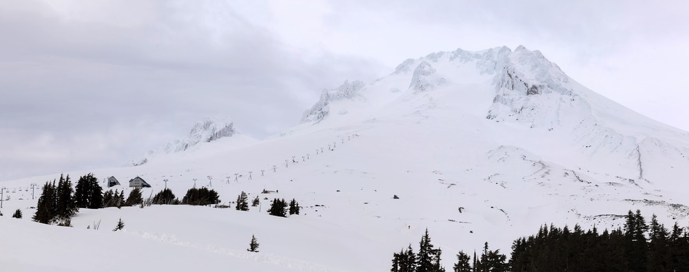 Picture of Mount Hood covered in snow for best skiing in Oregon